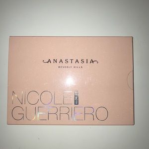Anastasia Nicole Guerriero Glow Kit